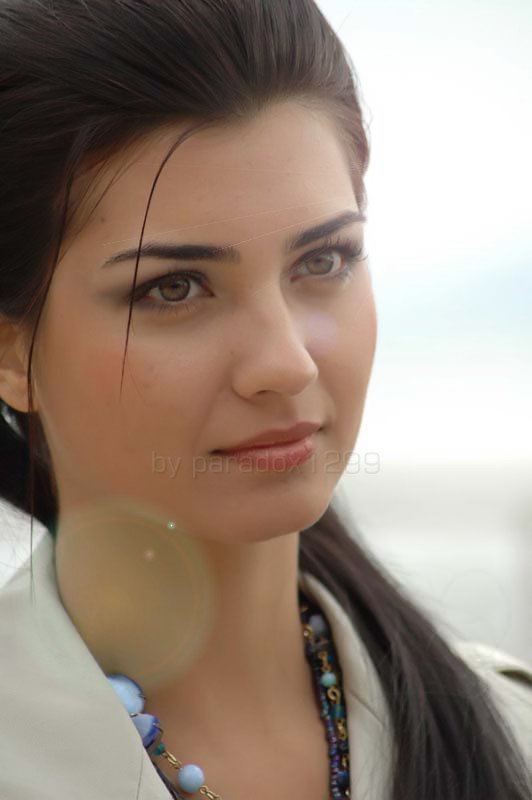 Résultat de recherche d'images pour " la plus belle actrice turque"